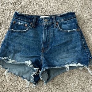 Abercrombie Curve Love Cutoff Short